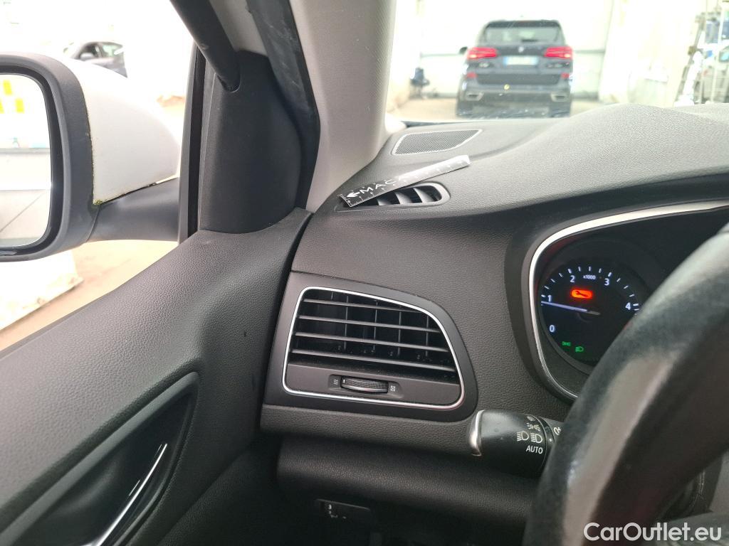  Renault  Megane  IV Berline 5pt. Société Air Nav 1.5 dCi 90CV BVM6 E6 #48