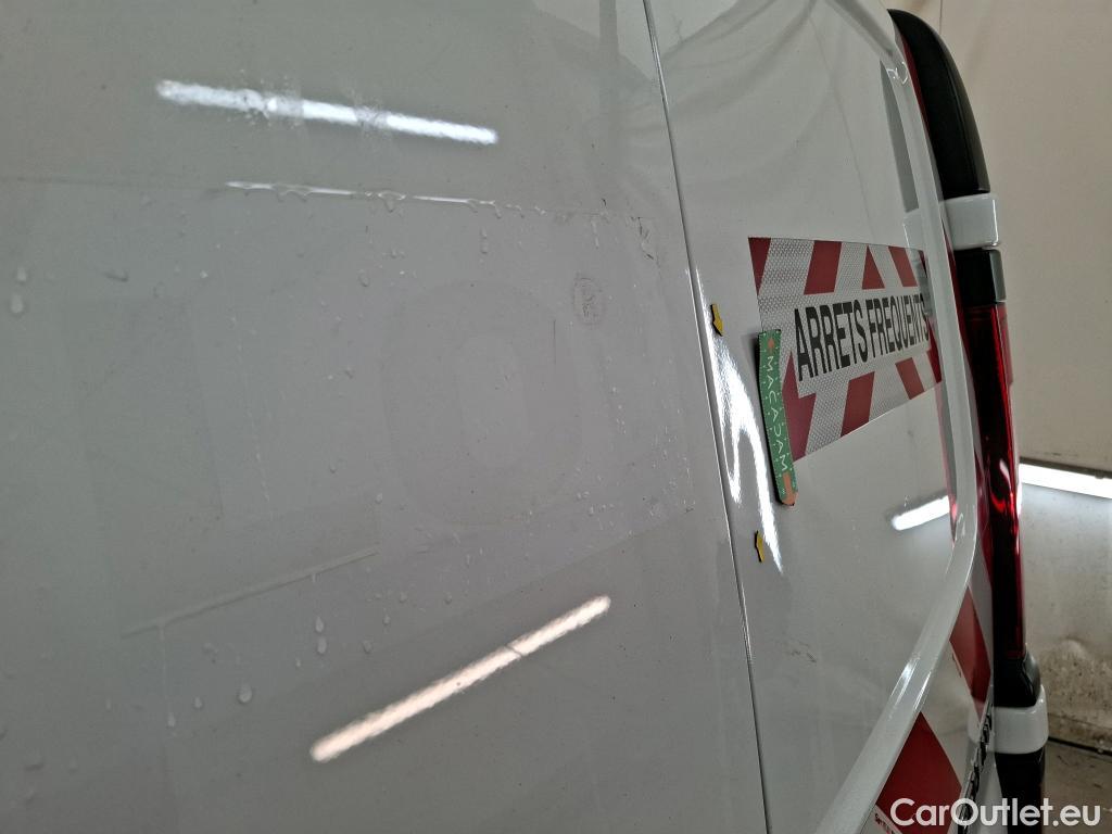  Renault  Trafic RENAULT  / 2019 / 4P / Fourgon tole FG GCF L1H1 1200 dCi 120 #4
