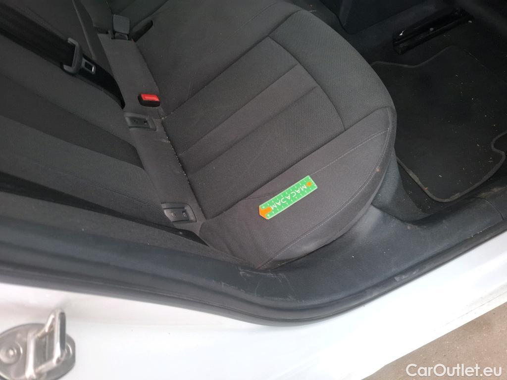  Audi  A4 AUDI  / 2019 / 4P / Berline 35 TFSI 150 S tronic Business Line Plus #9