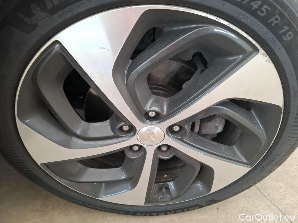  Hyundai  Tucson  Executive 2WD 1.7 CRDi 140CV BVA7 E6 #24