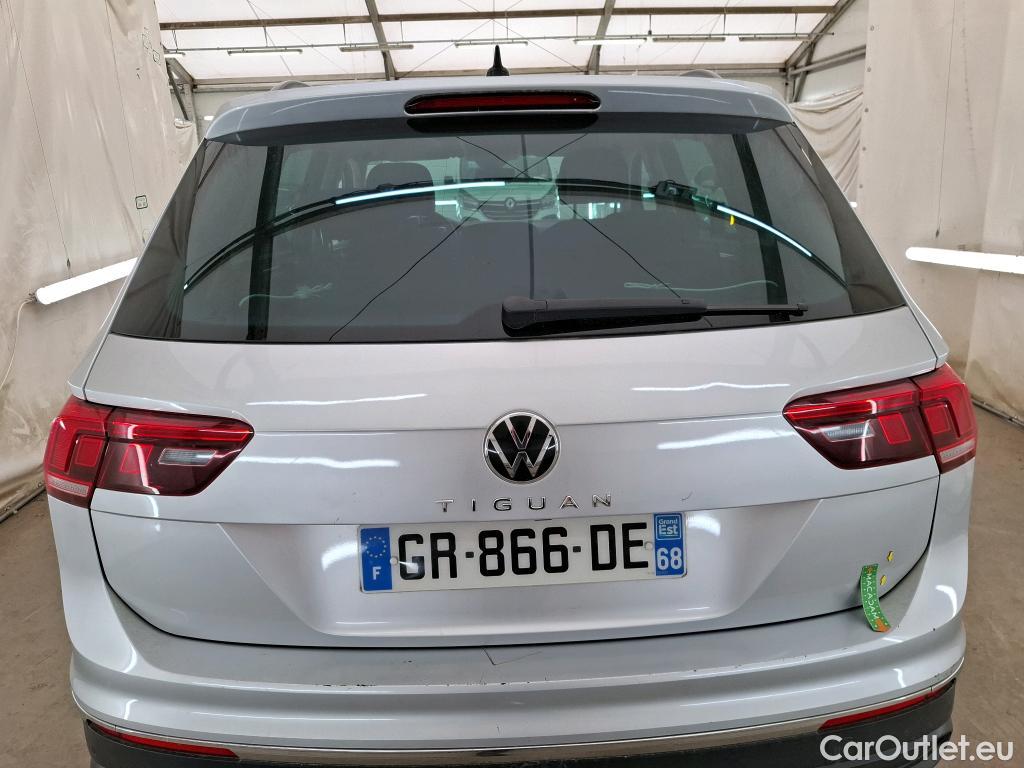  Volkswagen  Tiguan VOLKSWAGEN  / 2020 / 5P / SUV 2.0 TDI 150 DSG7 LIFE PLUS #28