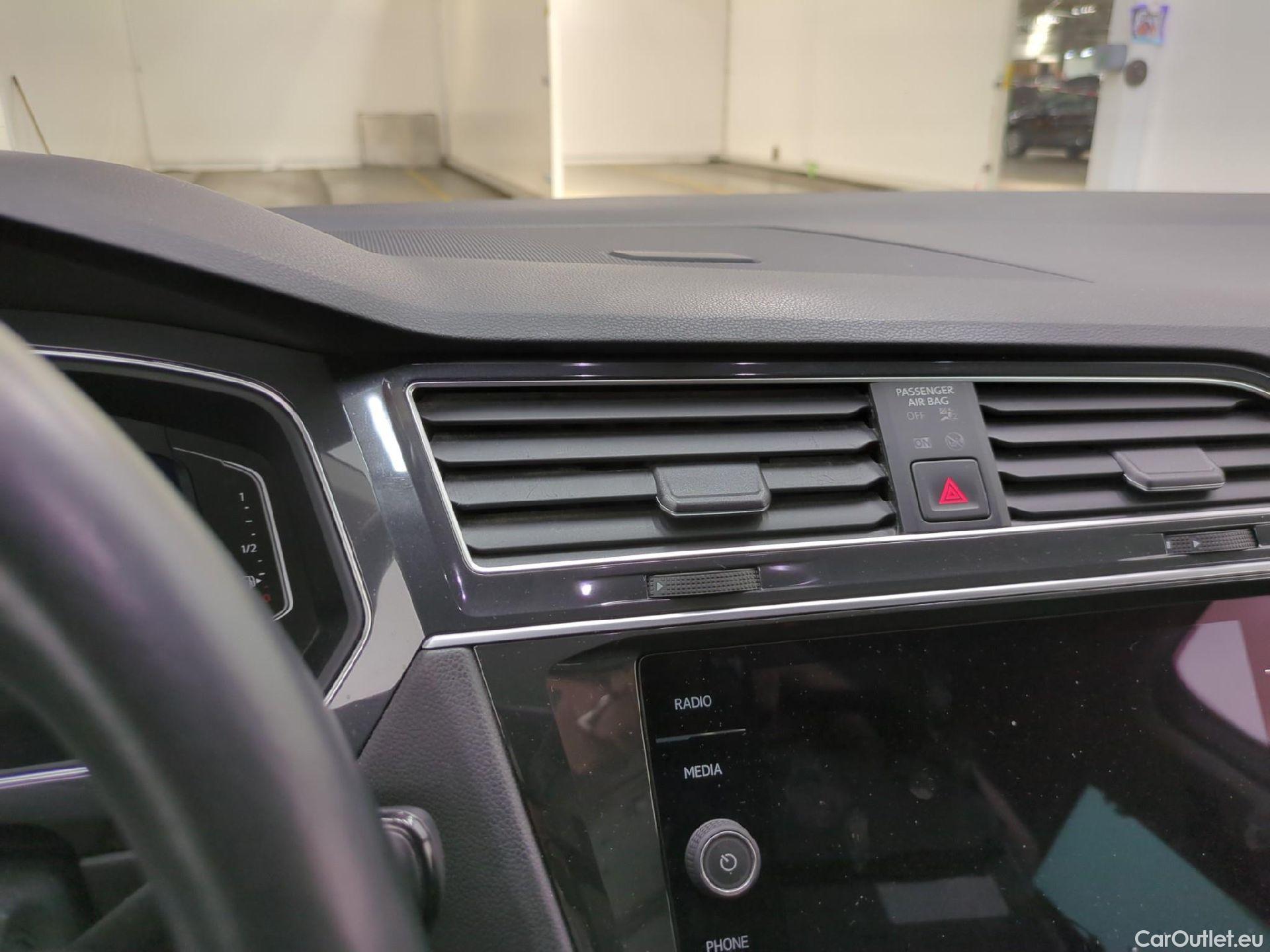  Volkswagen  Tiguan VOLKSWAGEN  / 2020 / 5P / SUV 2.0 TDI 150 DSG7 Elegance #9