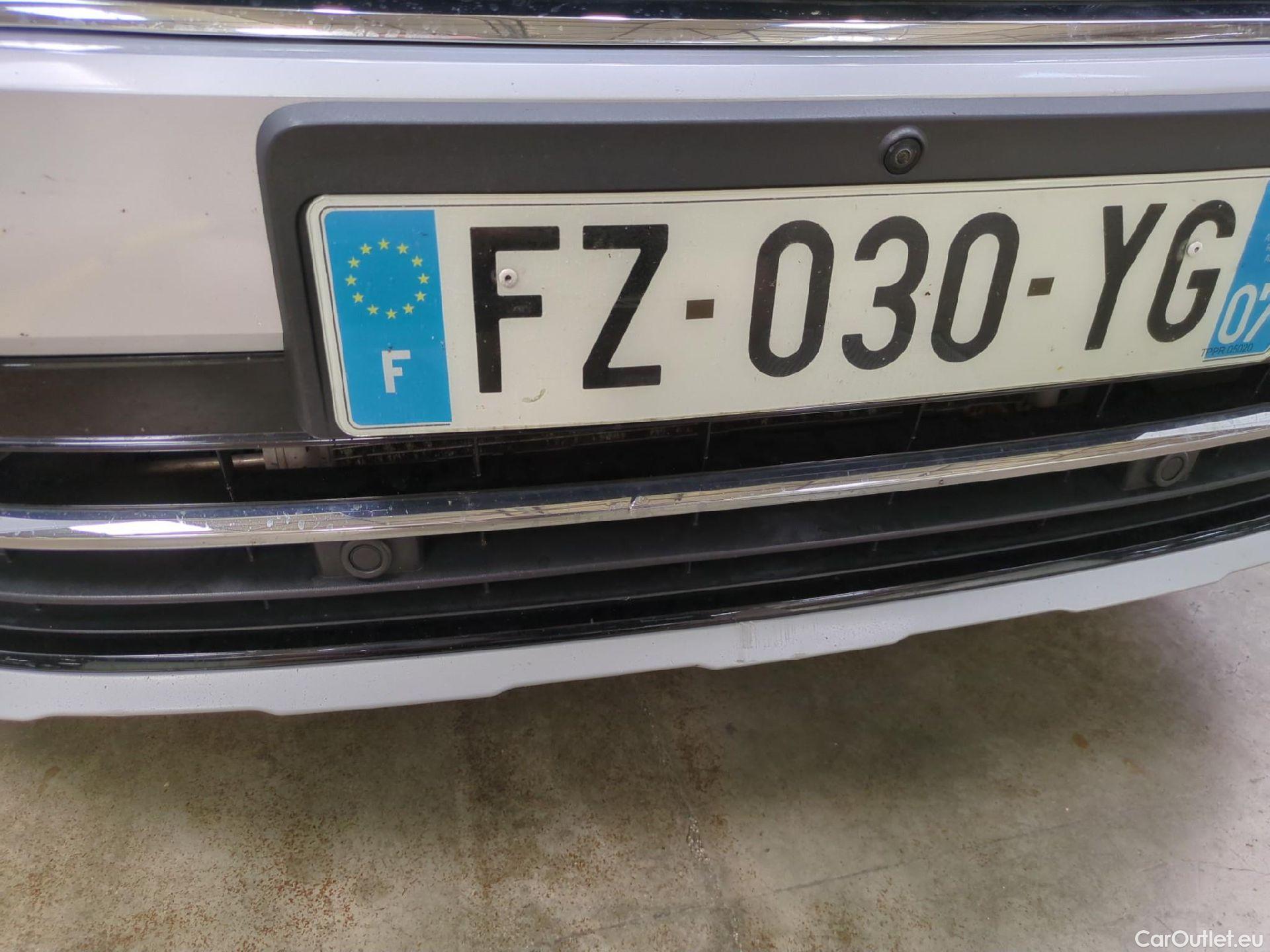  Volkswagen  Tiguan VOLKSWAGEN  / 2020 / 5P / SUV 2.0 TDI 150 DSG7 Elegance #2