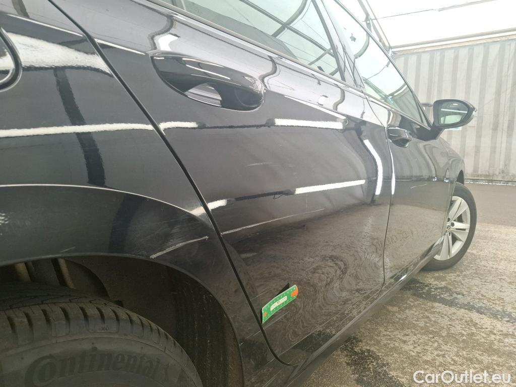  Volkswagen  Golf  VOLKSWAGEN / 2020 / 5P / Berline 1.0 eTSI OPF 110 DSG7 Life Business 1st #13