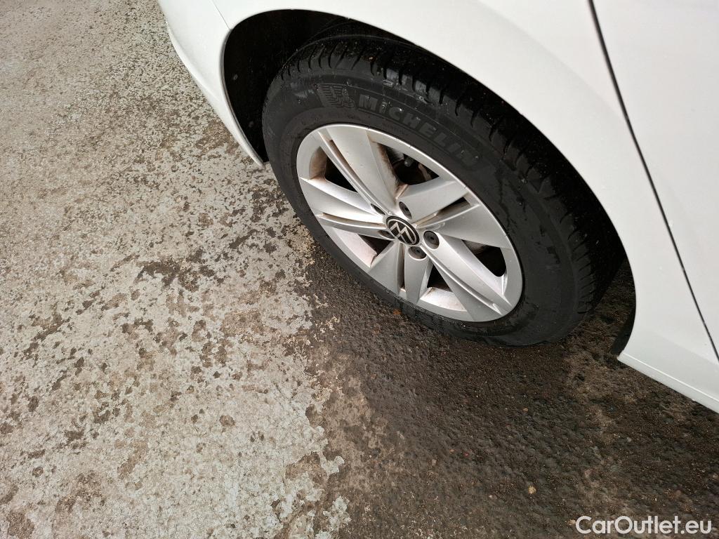  Volkswagen  Golf  VIII Berline Life Plus 1.0 TSI 110CV BVM6 E6d #24