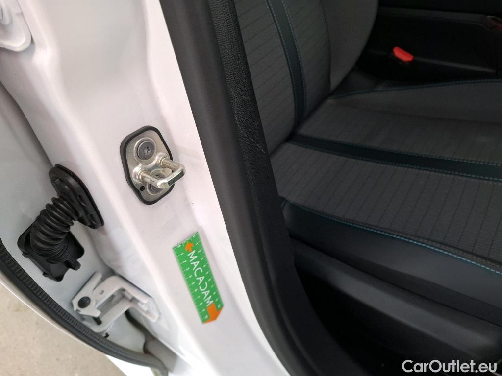  Peugeot  208  Allure Business 1.2 PureTech 100CV BVM6 E6d #1