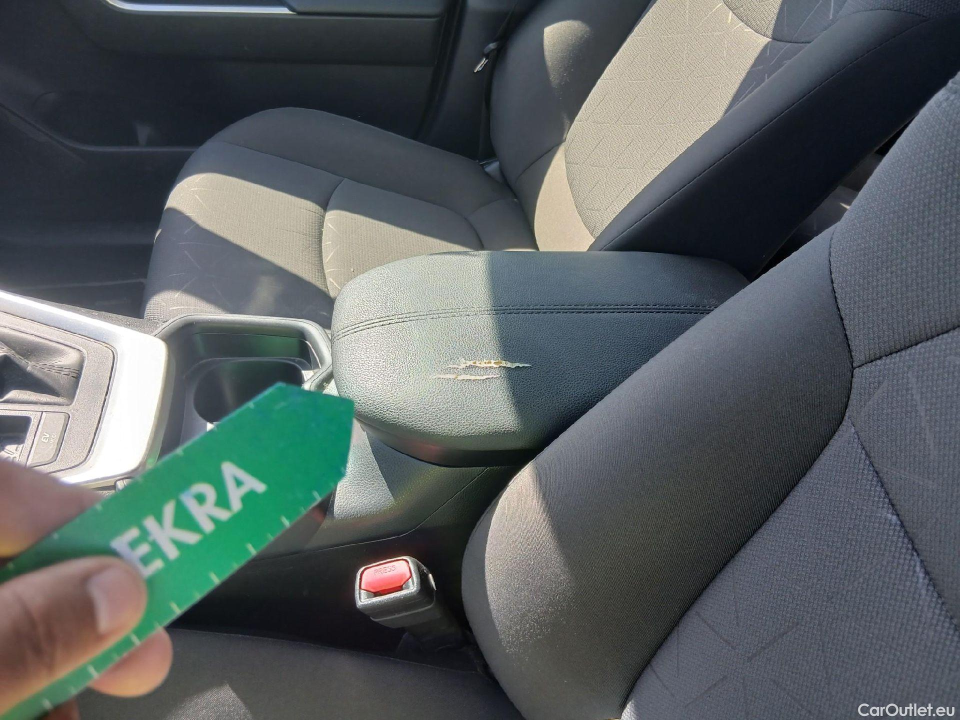  Toyota  RAV4 TOYOTA  / 2018 / 5P / todoterreno 2.5l 220H Business #3