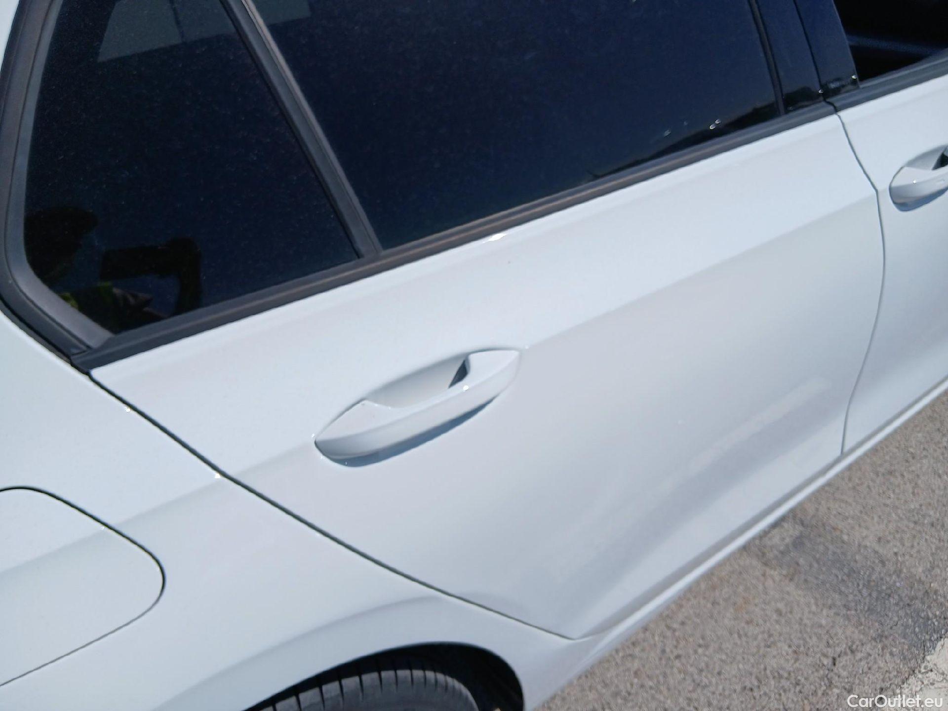  Volkswagen  Golf  VOLKSWAGEN / 5P / Life 1.0 eTSI 110 CV DSG #21