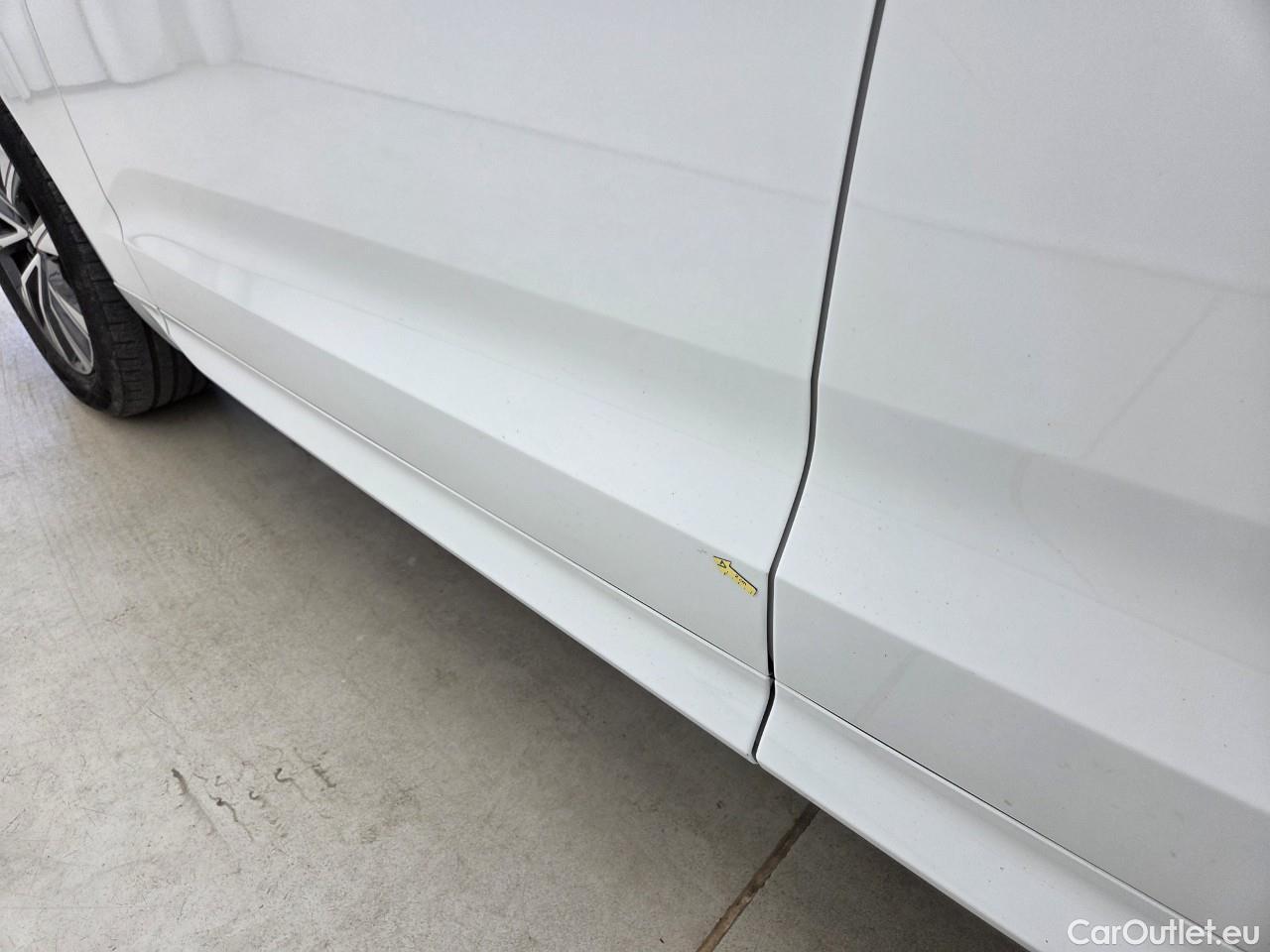  Volvo  XC60 2.0 B4 D 197CP Momentum Pro AT8 AWD #2