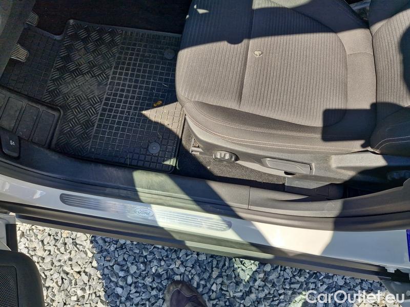  Ford  Focus   Turnier (CGE)(2018->) Foc.Kom.1.5EBl.120 Titanium #15