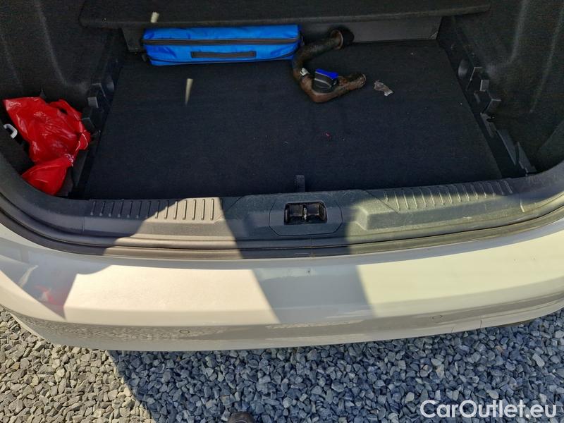  Ford  Focus   Turnier (CGE)(2018->) Foc.Kom.1.5EBl.120 Titanium #24
