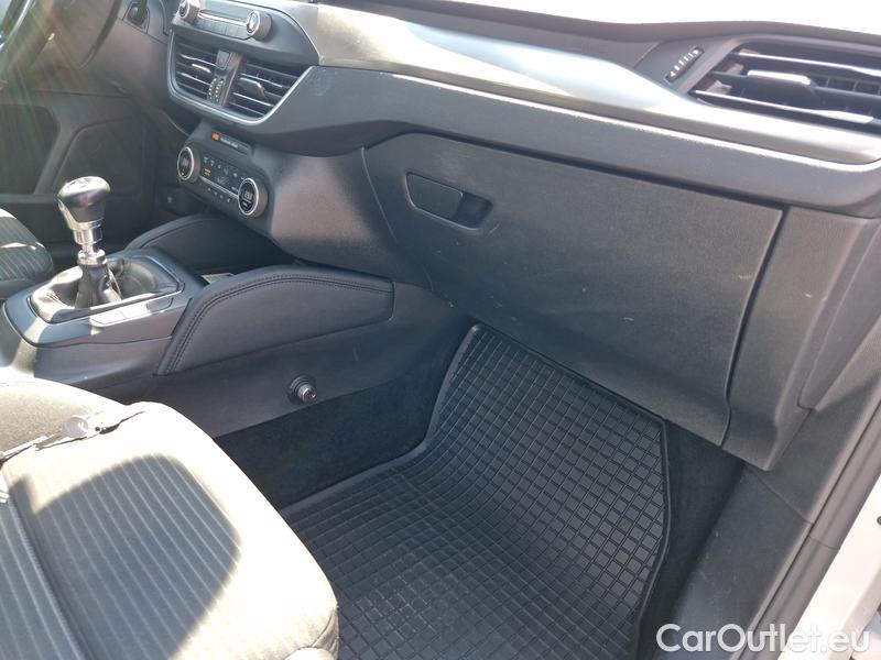  Ford  Focus   Turnier (CGE)(2018->) Foc.Kom.1.5EBl.120 Titanium #36