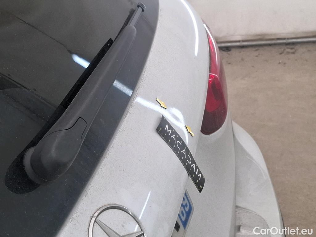  Mercedes  GLB MERCEDES-BENZ  / 2019 / 5P / SUV  200 d Business Line #32