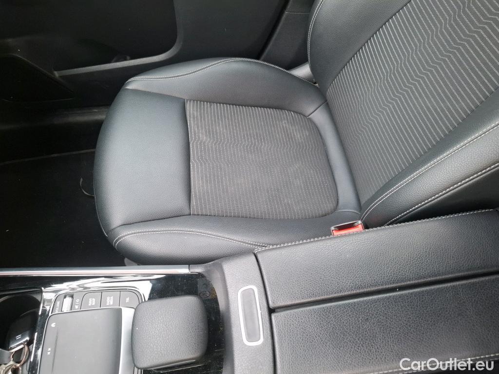  Mercedes  GLB MERCEDES-BENZ  / 2019 / 5P / SUV  200 d Business Line #43
