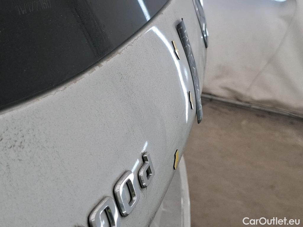  Mercedes  GLB MERCEDES-BENZ  / 2019 / 5P / SUV  200 d Business Line #33