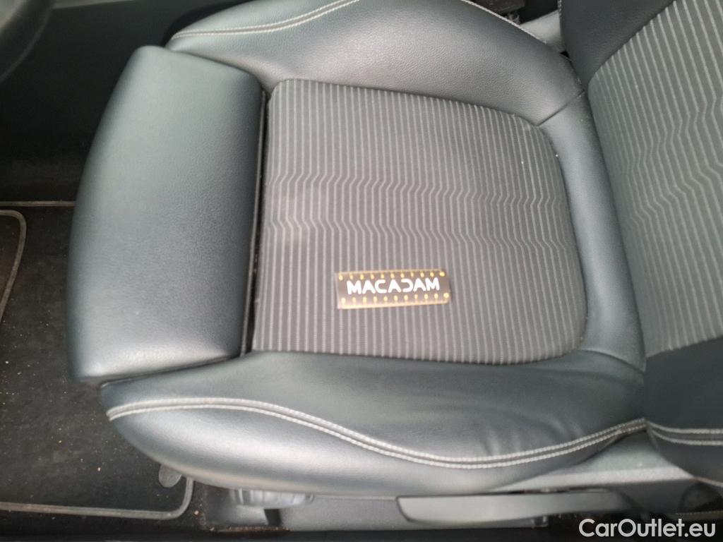  Mercedes  GLB MERCEDES-BENZ  / 2019 / 5P / SUV  200 d Business Line #42