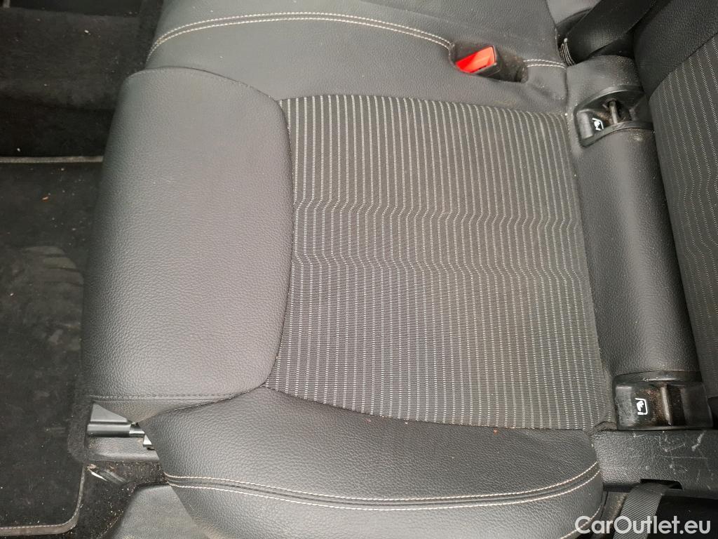  Mercedes  GLB MERCEDES-BENZ  / 2019 / 5P / SUV  200 d Business Line #40