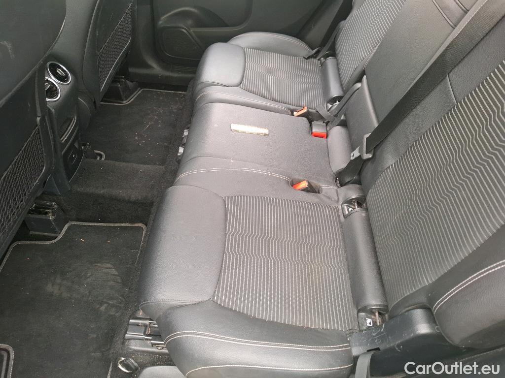  Mercedes  GLB MERCEDES-BENZ  / 2019 / 5P / SUV  200 d Business Line #39