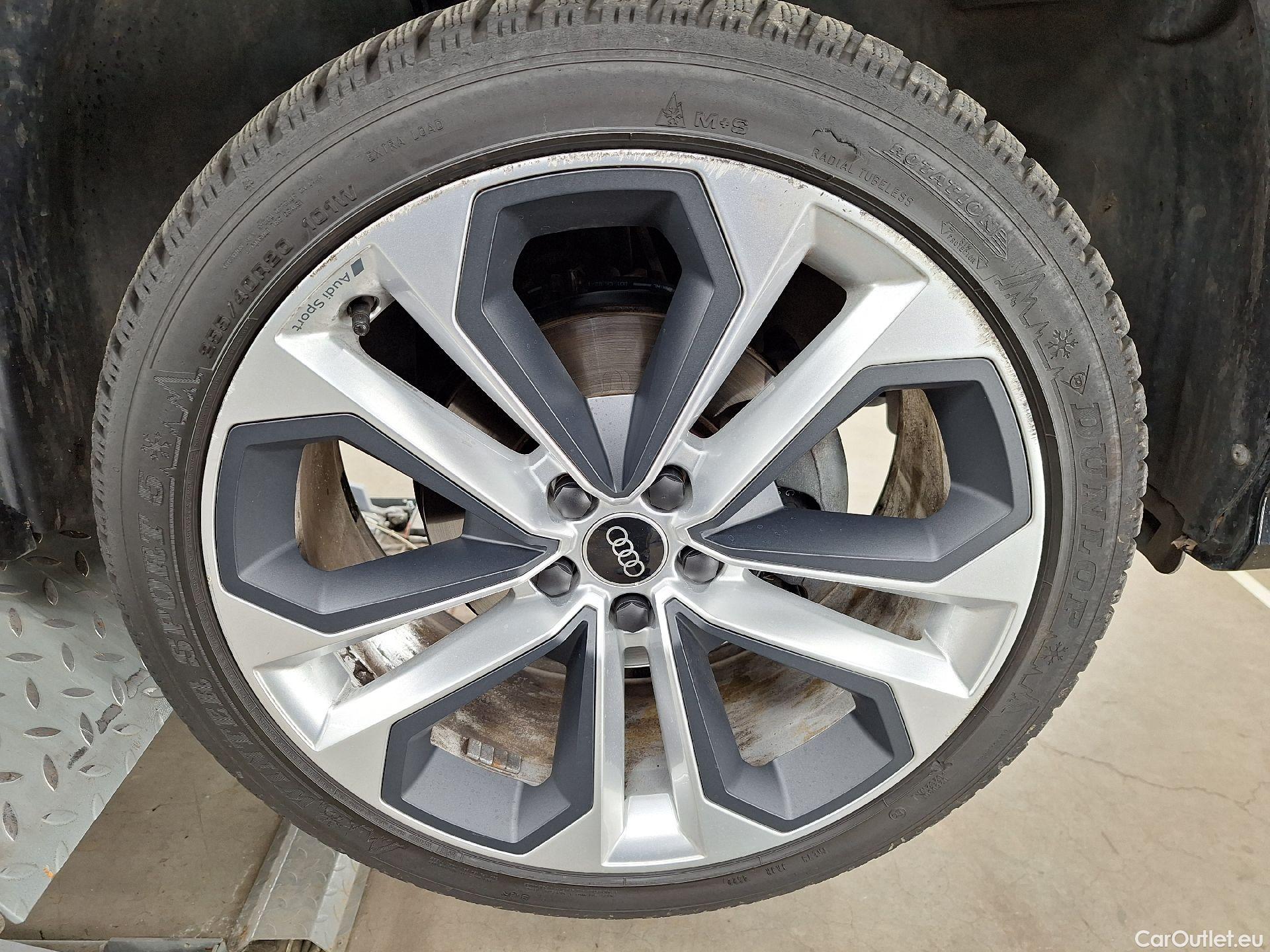  Audi  Q3 Audi,  '18, Audi  35 TDI S tronic S line Business Edition 5d #1