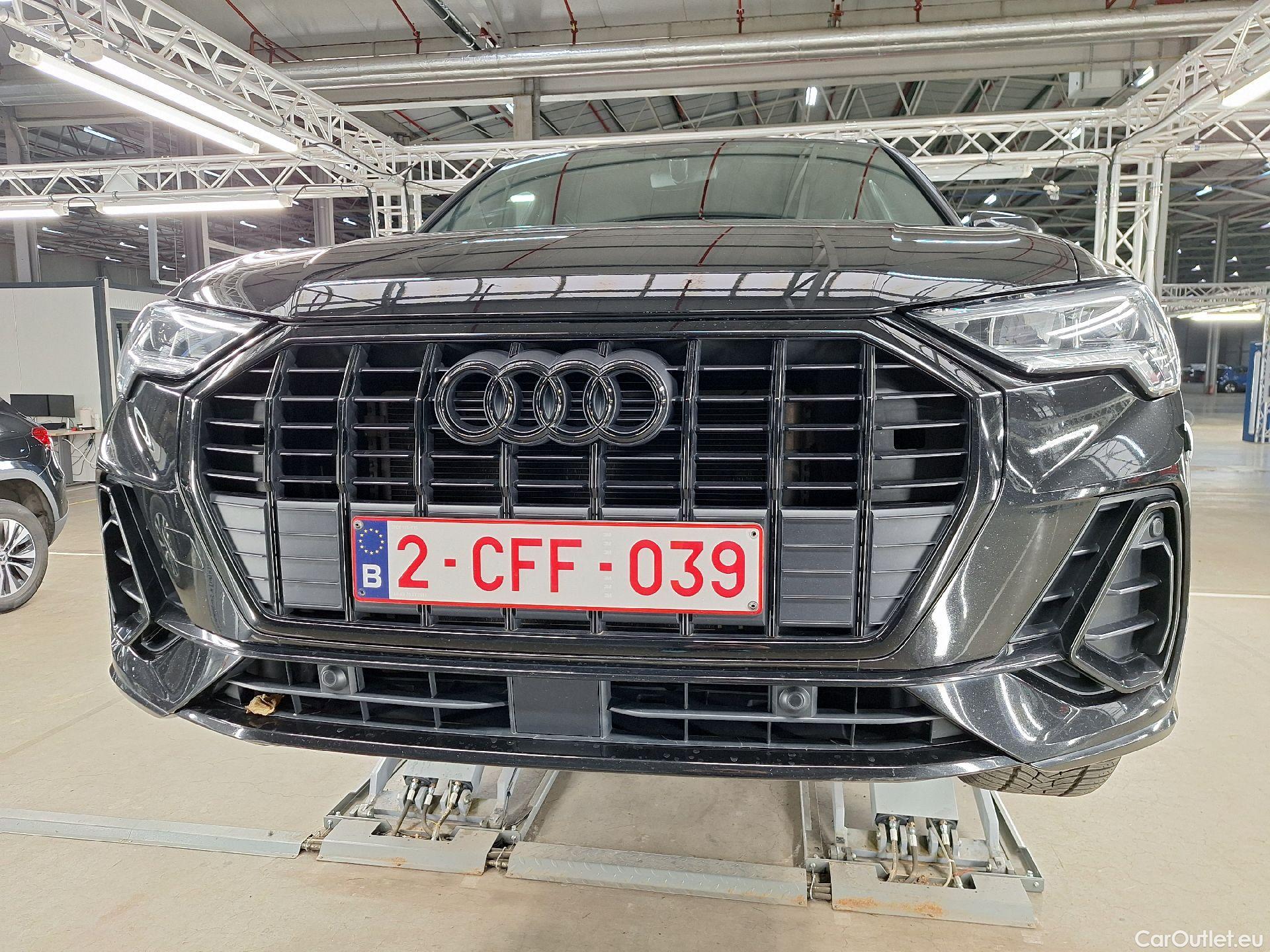  Audi  Q3 Audi,  '18, Audi  35 TDI S tronic S line Business Edition 5d #47