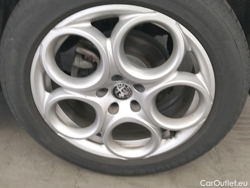  Alfa Romeo  TONALE Alfa Romeo  / 2022 / 5P / todoterreno 1.5 MHEV GASOLINA 130 CV SPRINT FWD #22