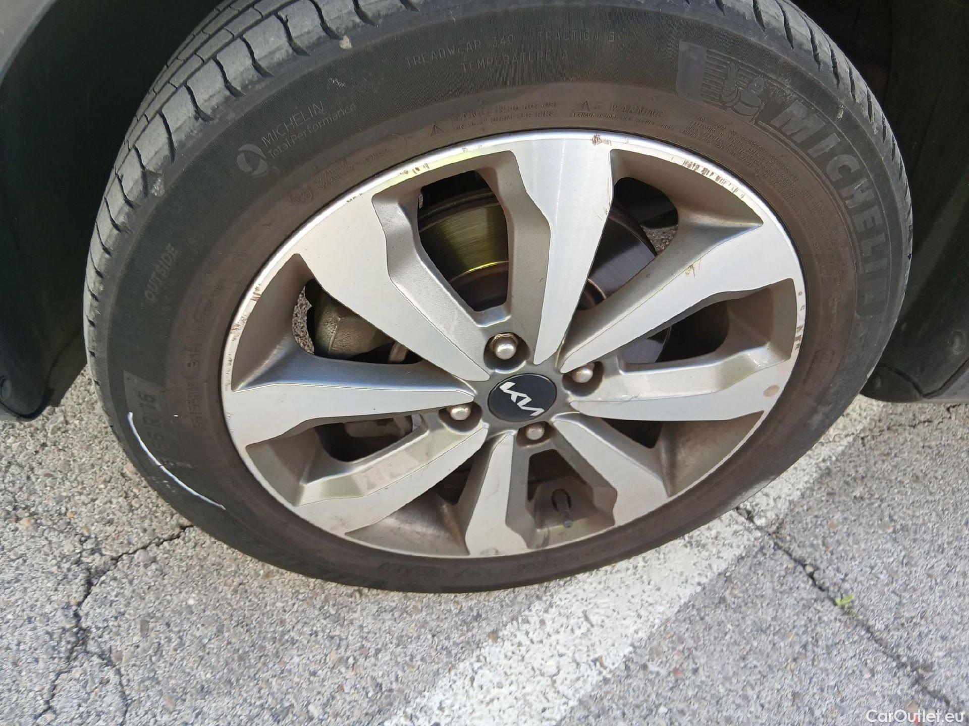  KIA  STONIC KIA  / 2017 / 5P / todoterreno 1.0 T-GDi 74kW (100CV) MHEV iMT Drive #15