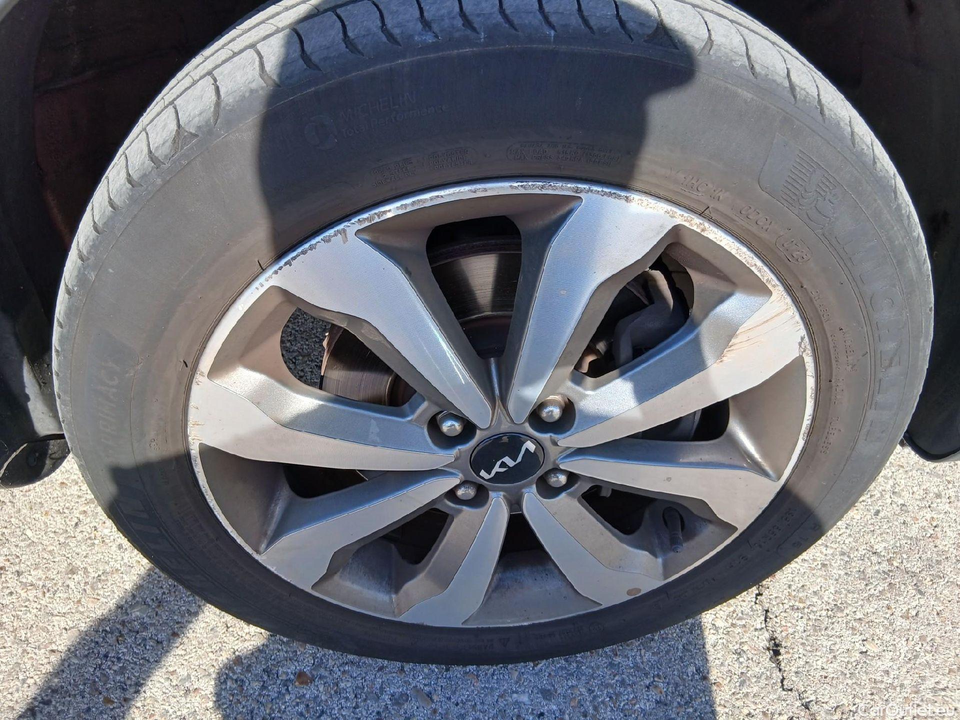  KIA  STONIC KIA  / 2017 / 5P / todoterreno 1.0 T-GDi 74kW (100CV) MHEV iMT Drive #46