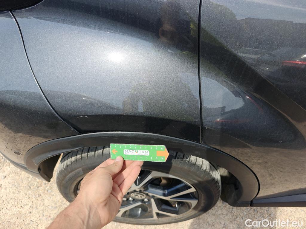  Toyota  C-HR TOYOTA  / 2019 / 5P / todoterreno 1.8 125H Advance #18