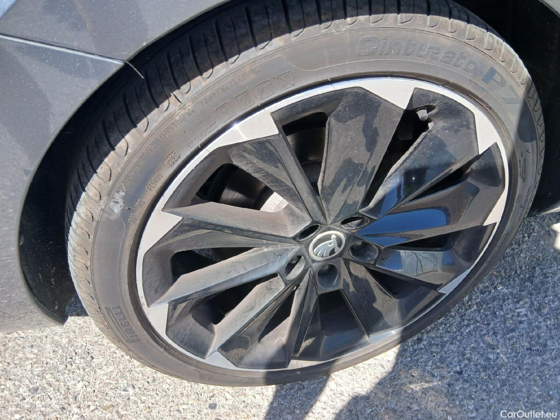  Skoda  Superb SKODA  / 5P / 2.0 TDI 200 CV DSG Sportline #23