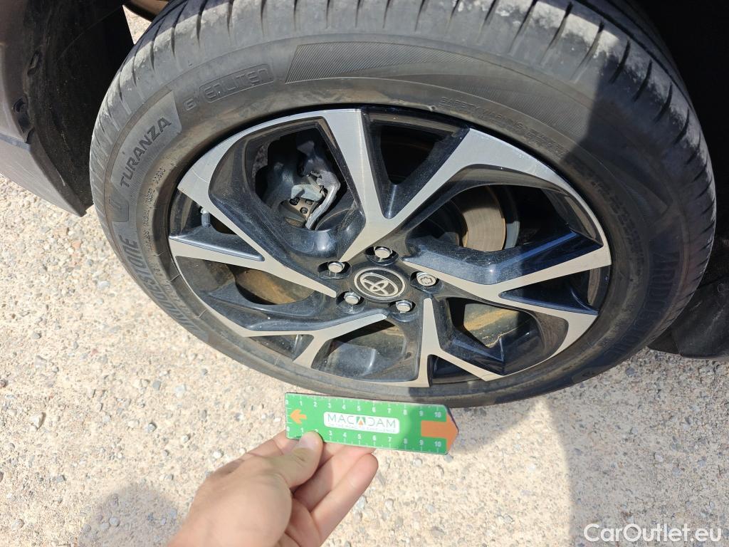  Toyota  C-HR TOYOTA  / 2019 / 5P / todoterreno 1.8 125H Advance #33