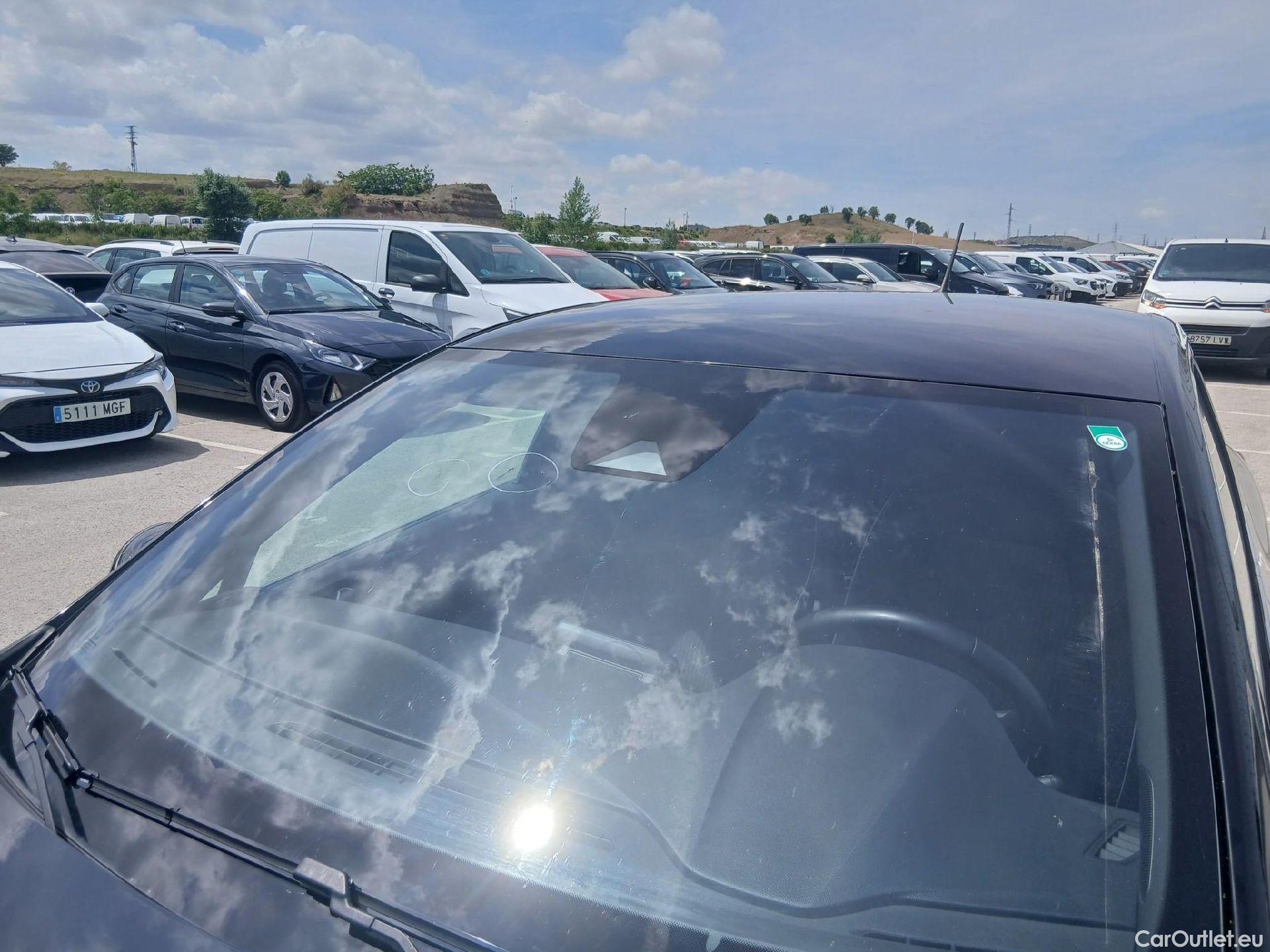  Renault  Clio RENAULT  / 2019 / 5P / berlina con portón Zen TCe 67 kW (91CV) #9