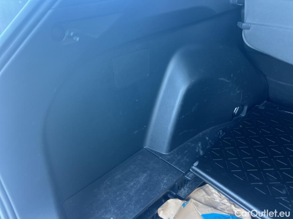  Toyota  RAV4 TOYOTA  / 2018 / 5P / todoterreno 2.5l 220H Style 4WD #23