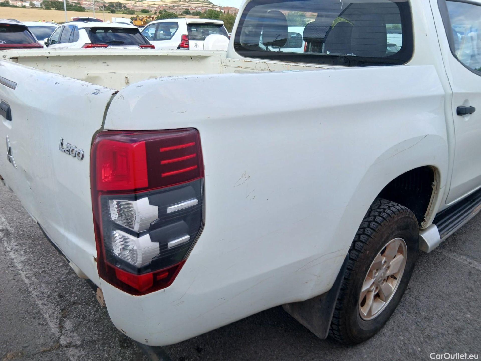  Mitsubishi  L200 MITSUBISHI  / 2019 / 4P / pickup doble cabina D/C 220 DI-D M-Pro Auto #28
