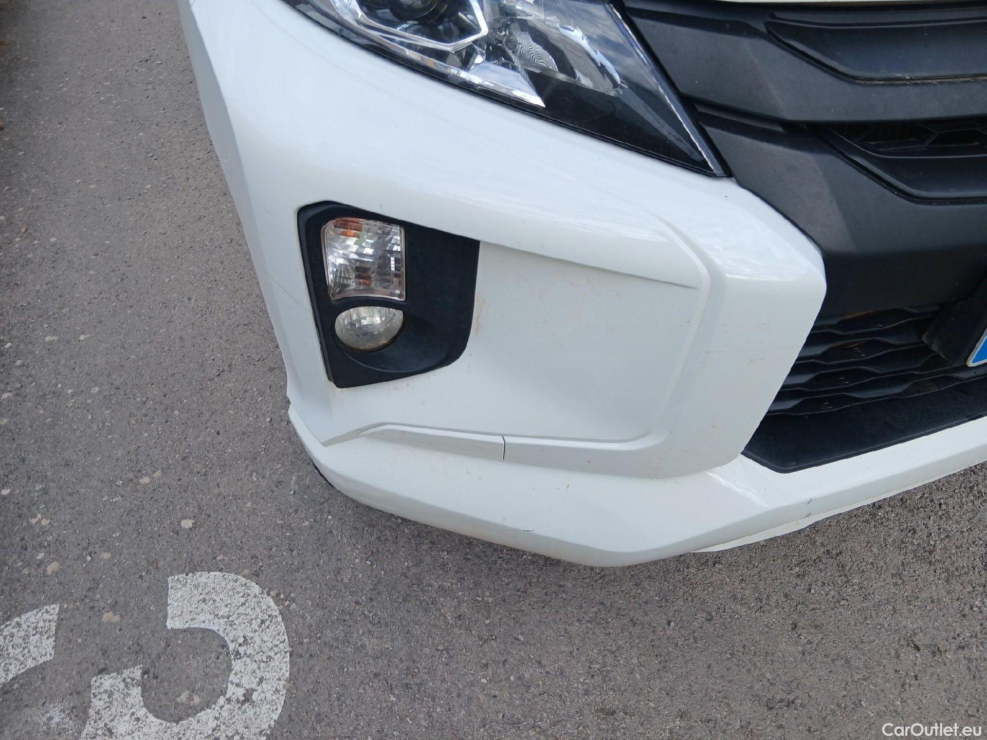  Mitsubishi  L200 MITSUBISHI  / 2019 / 4P / pickup doble cabina D/C 220 DI-D M-Pro Auto #3