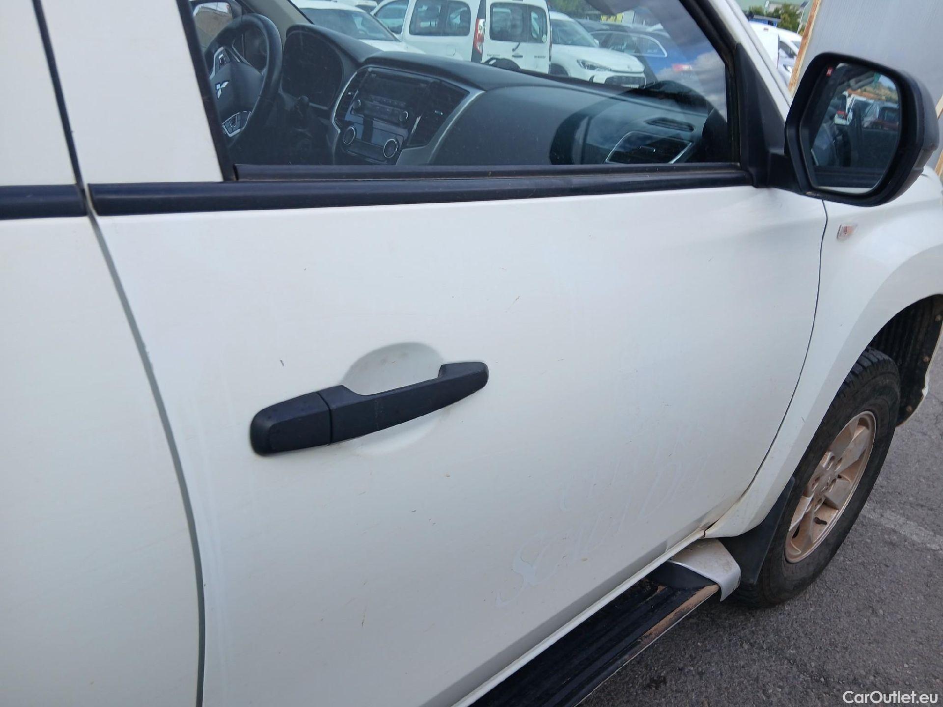  Mitsubishi  L200 MITSUBISHI  / 2019 / 4P / pickup doble cabina D/C 220 DI-D M-Pro Auto #35