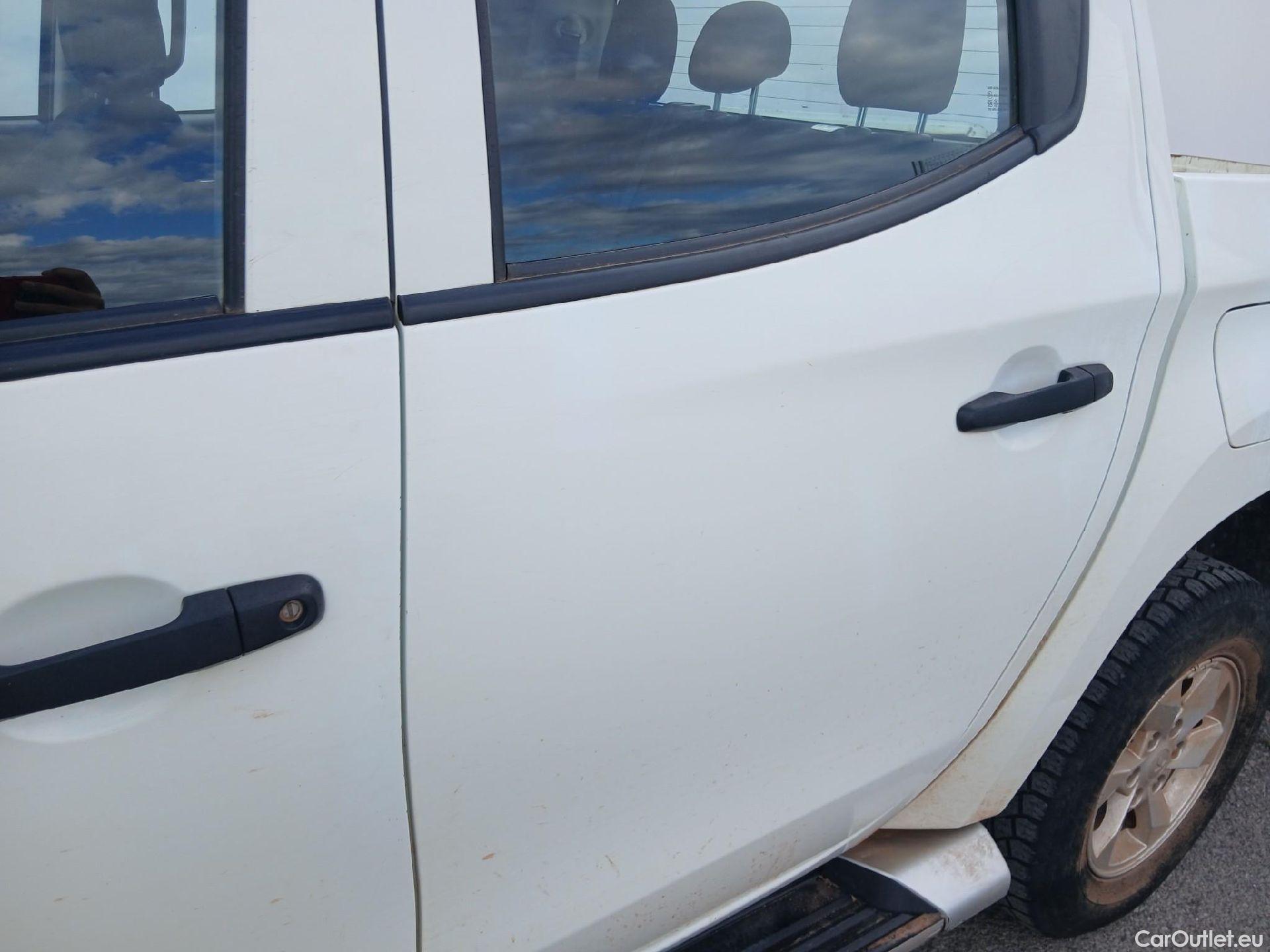  Mitsubishi  L200 MITSUBISHI  / 2019 / 4P / pickup doble cabina D/C 220 DI-D M-Pro Auto #13
