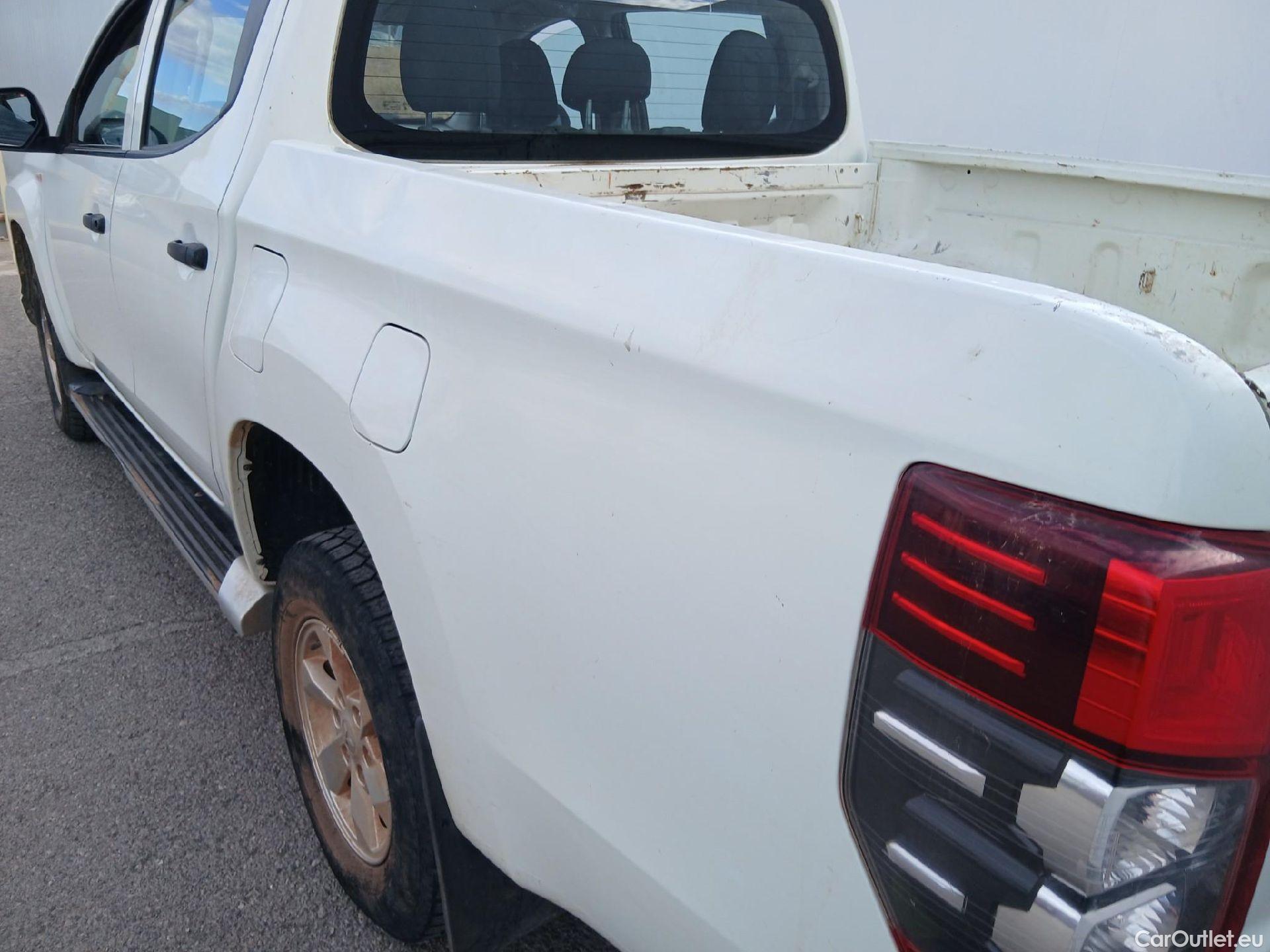  Mitsubishi  L200 MITSUBISHI  / 2019 / 4P / pickup doble cabina D/C 220 DI-D M-Pro Auto #24
