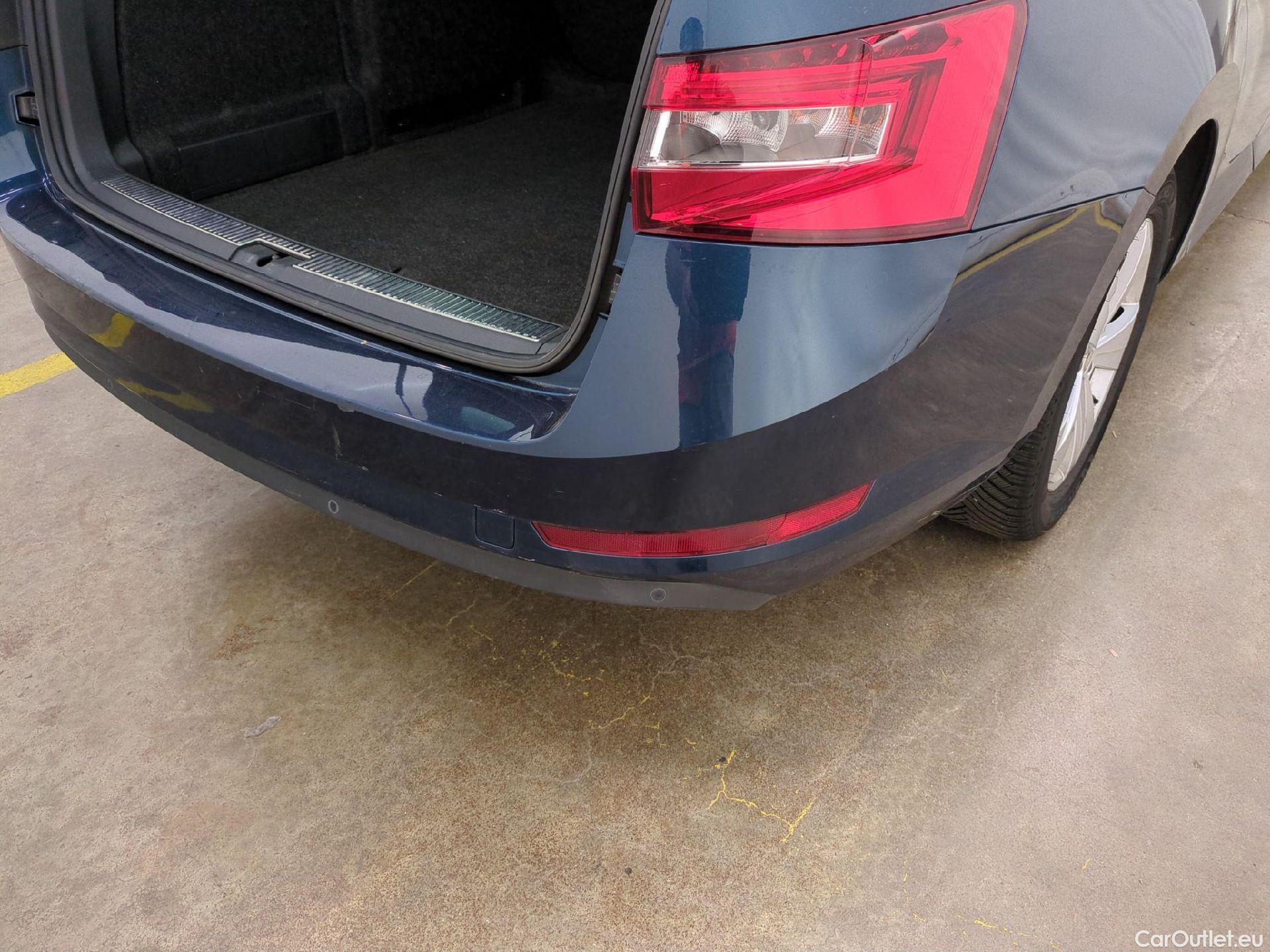  Skoda  Superb  Break Business 2.0 TDI 120CV BVA7 E6d #49