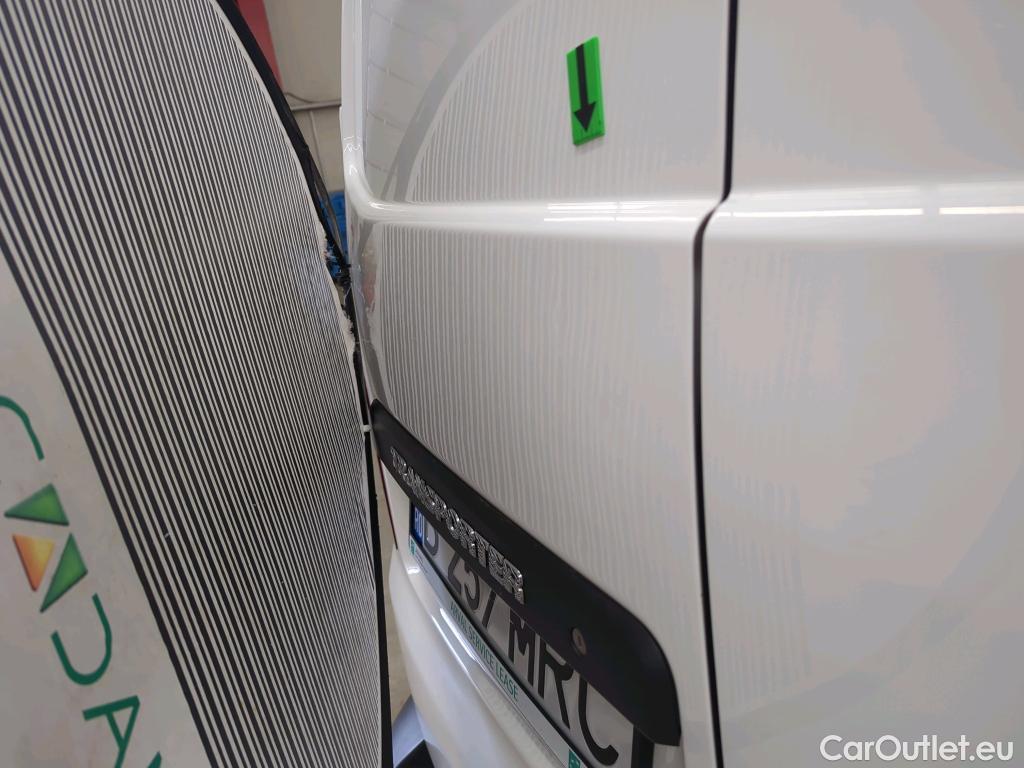  Volkswagen  Transporter KR 2.0 TDI 81KW #16