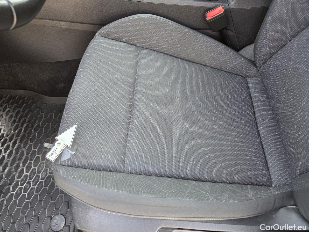  Volkswagen  Golf  Life 1.0 TSI #53
