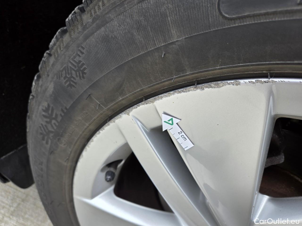  Volkswagen  Golf  Life 1.0 TSI #32
