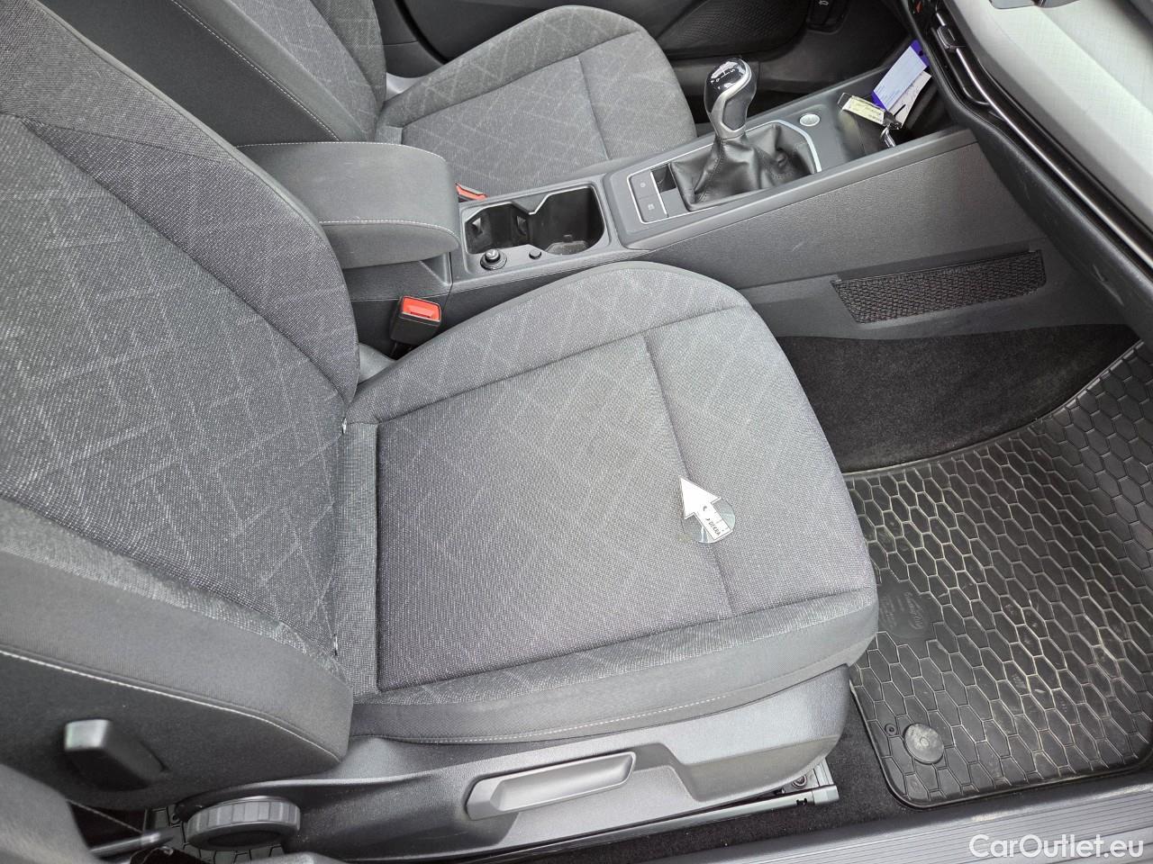  Volkswagen  Golf  Life 1.0 TSI #41
