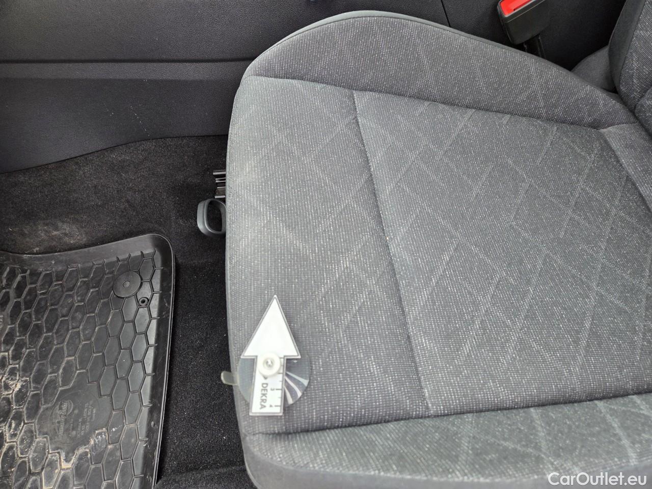  Volkswagen  Golf  Life 1.0 TSI #34