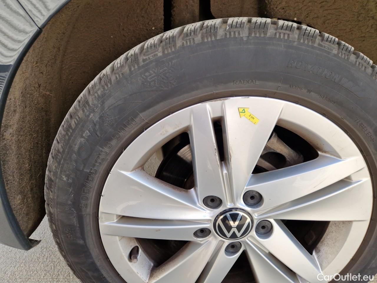 Volkswagen  Golf  Life 1.0 TSI #28