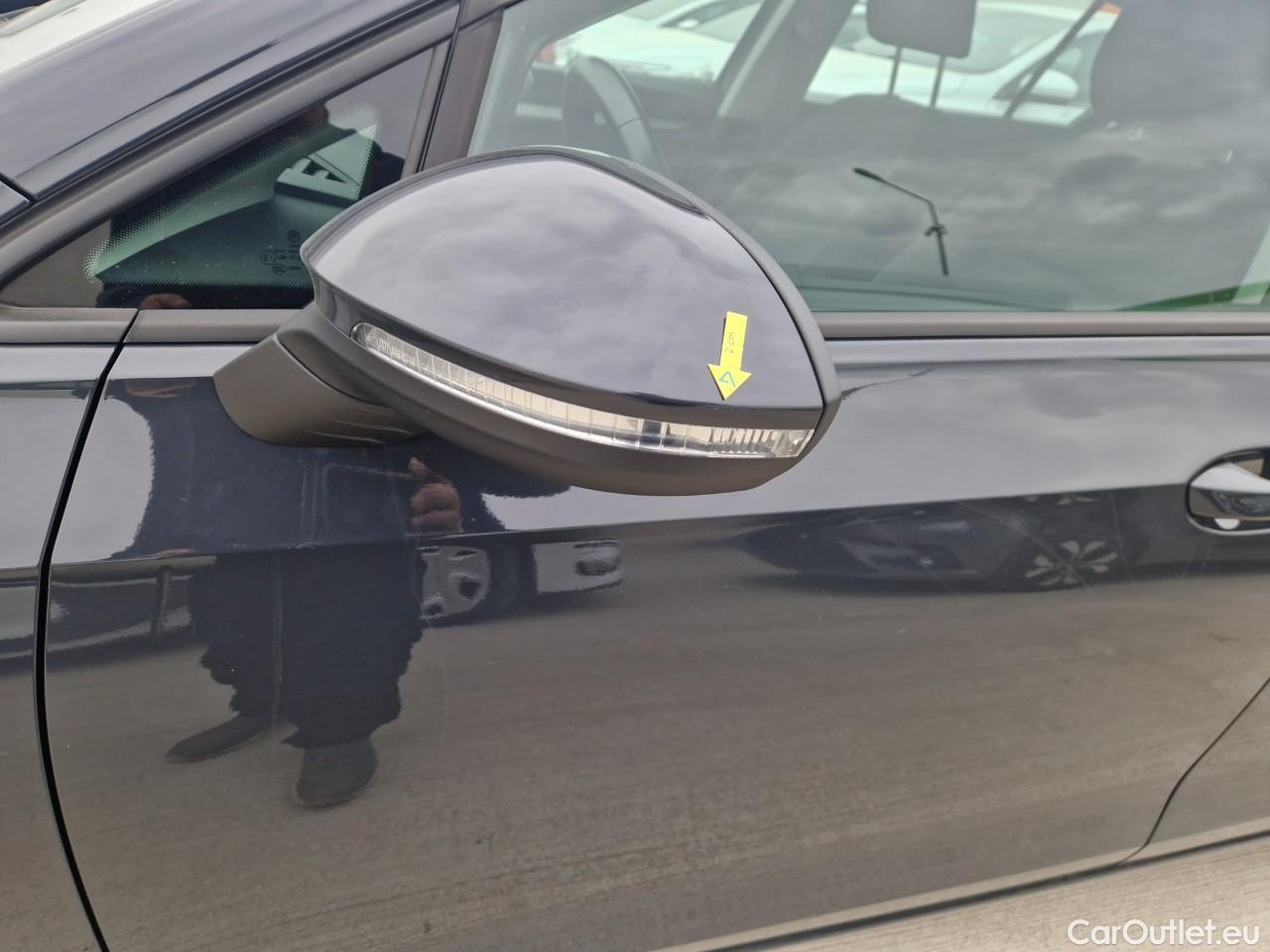  Volkswagen  Golf  Life 1.0 TSI #4