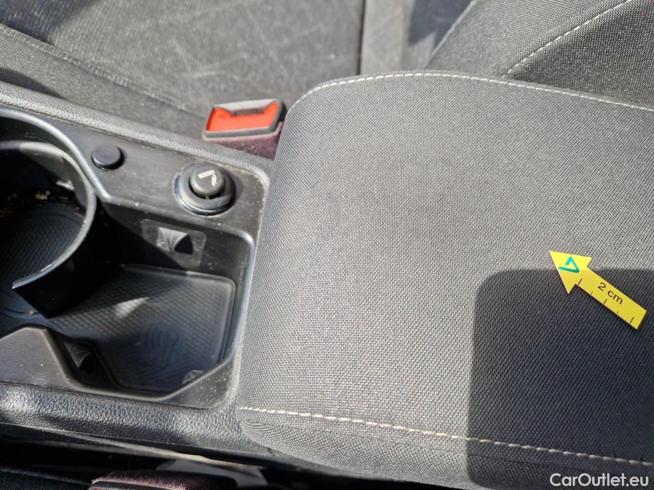  Volkswagen  Golf  Life 1.0 TSI #54