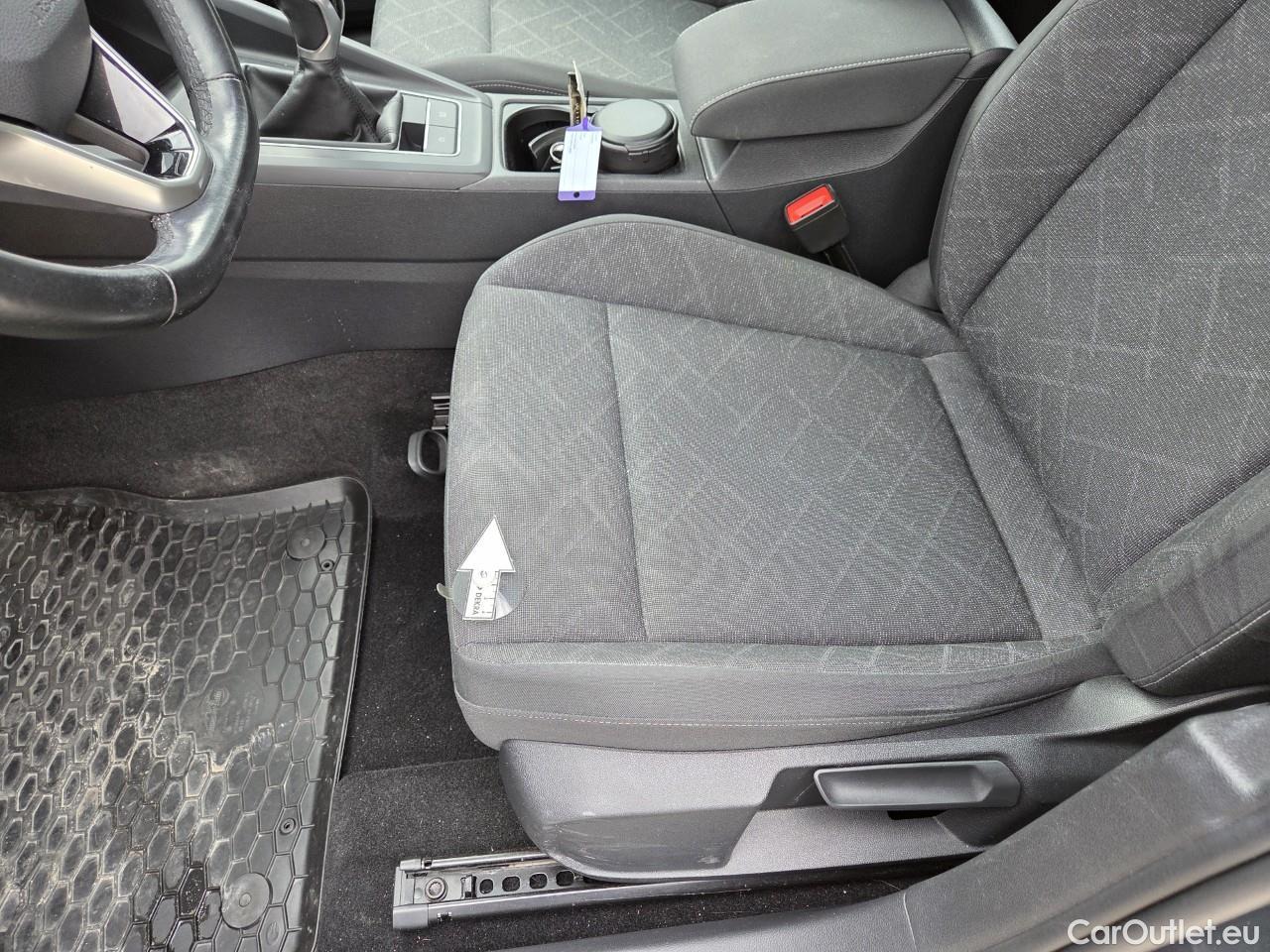  Volkswagen  Golf  Life 1.0 TSI #33