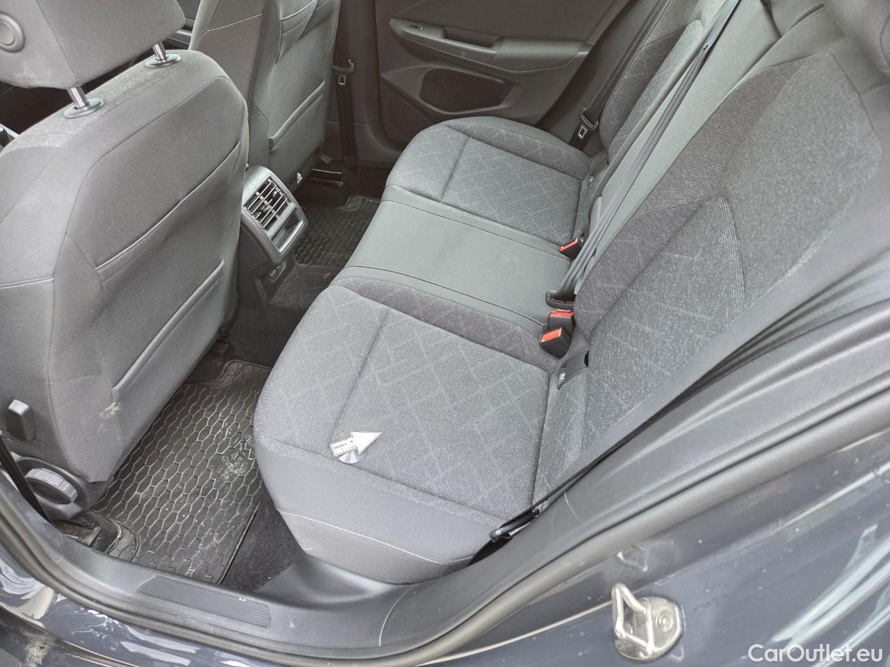  Volkswagen  Golf  Life 1.0 TSI #43