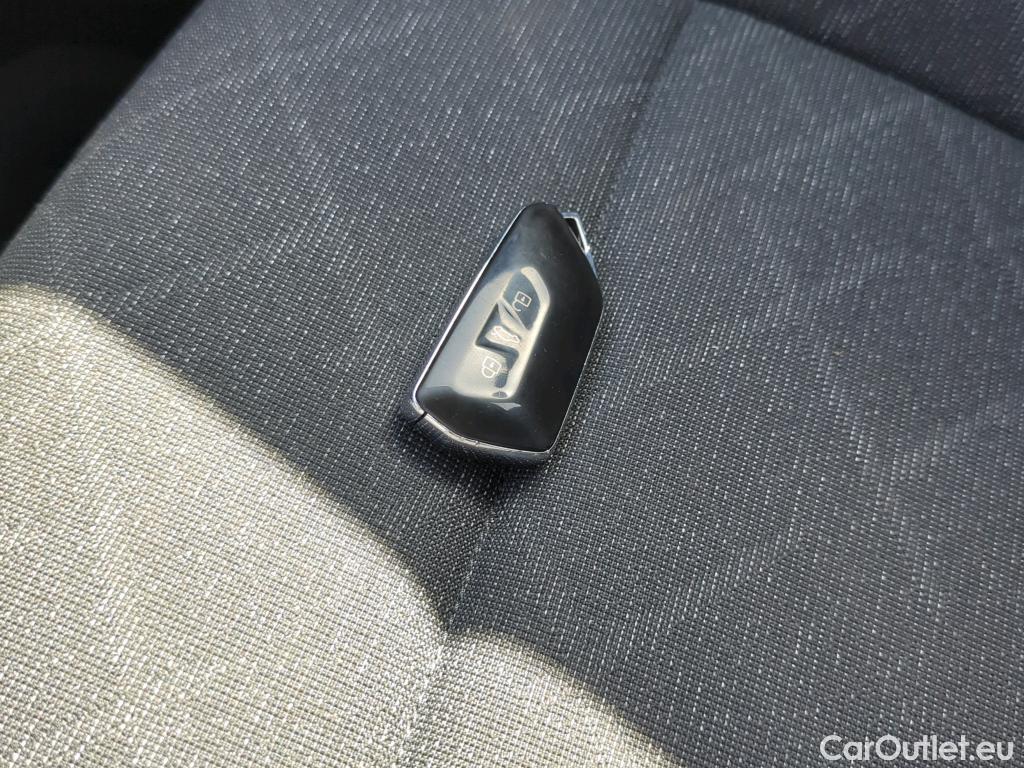  Volkswagen  Golf  Life 1.0 eTSI DSG mild-Hybrid #1
