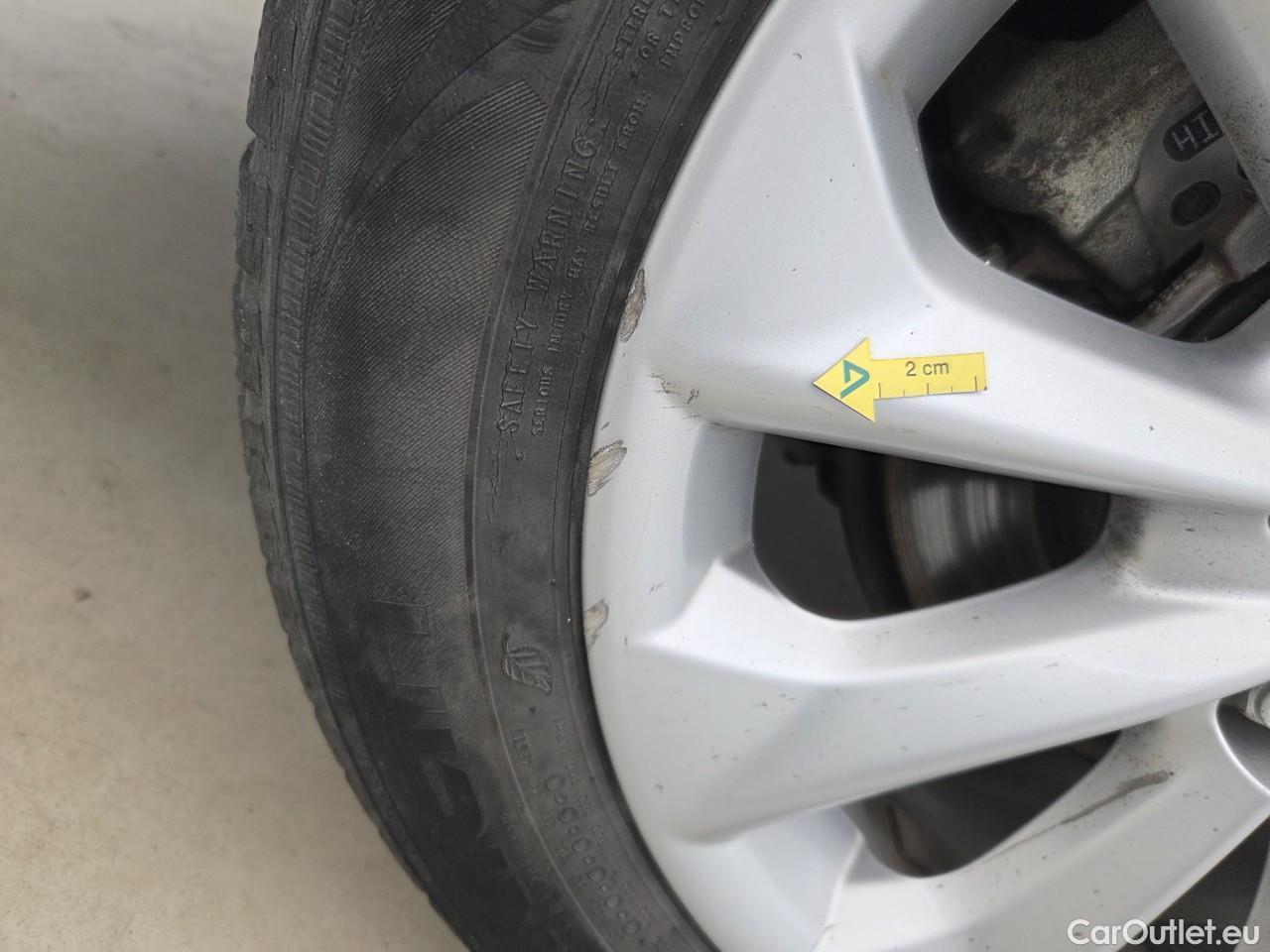  Toyota  Corolla 1.8 Hybrid Dynamic HSD E-CVT #28